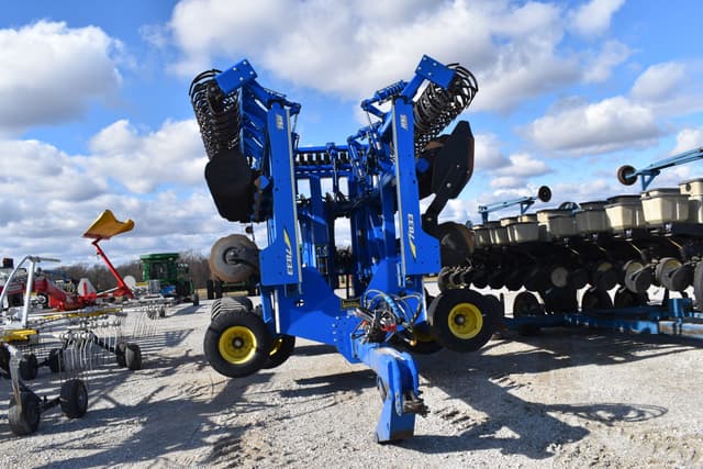 Image of Landoll 7833 equipment image 1