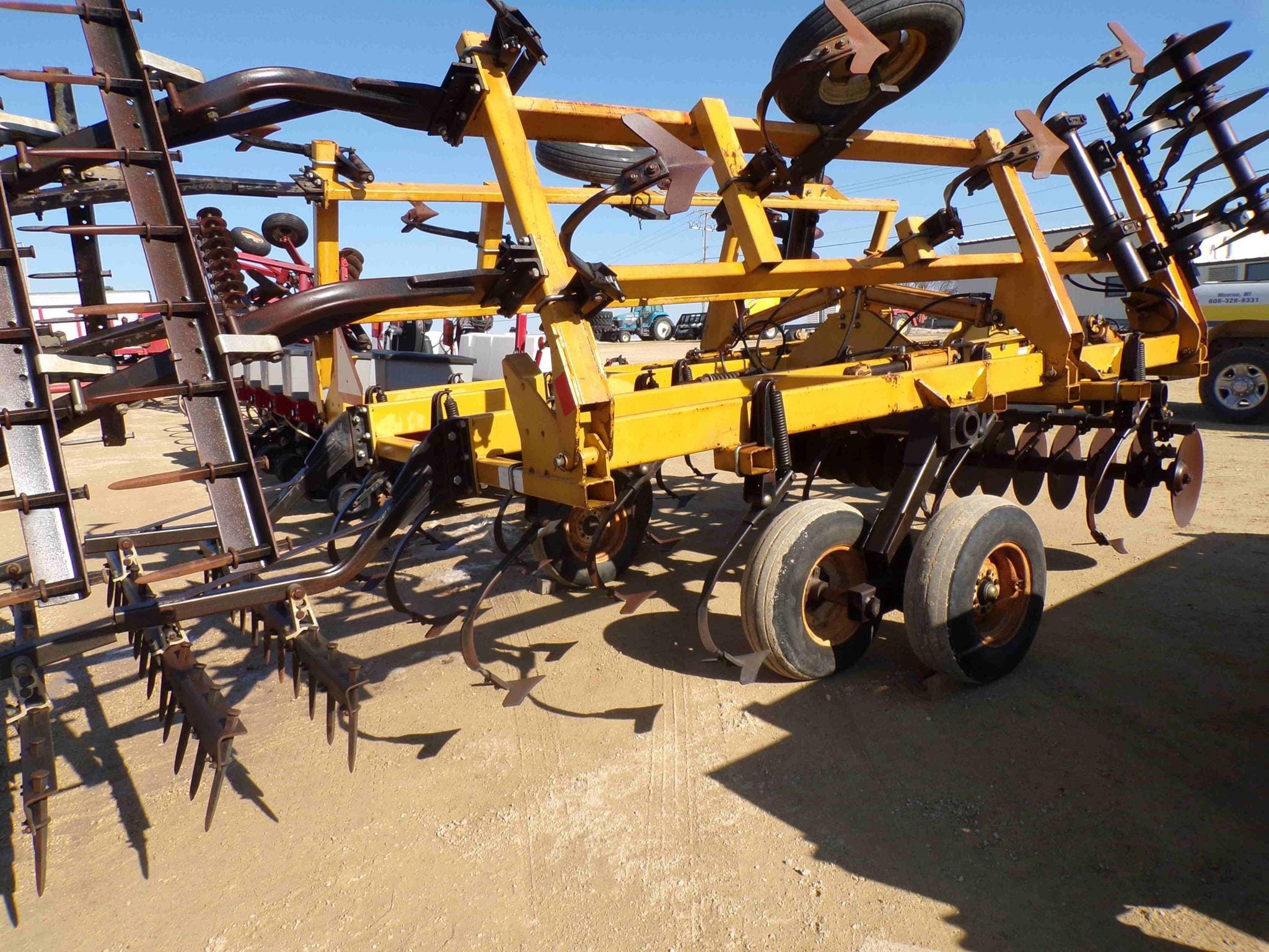 Landoll 850-17 Equipment Image0