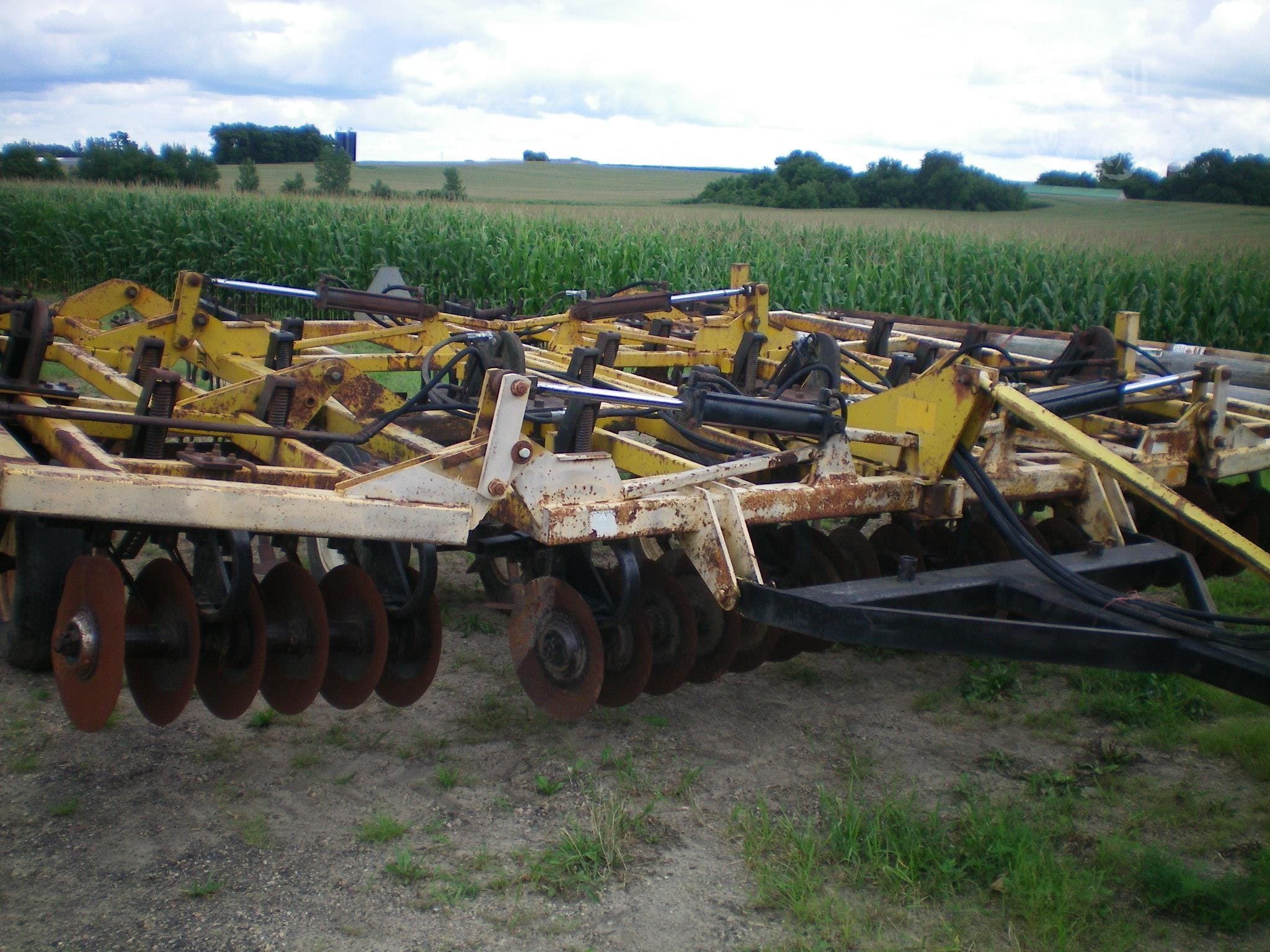 Landoll 875 Equipment Image0