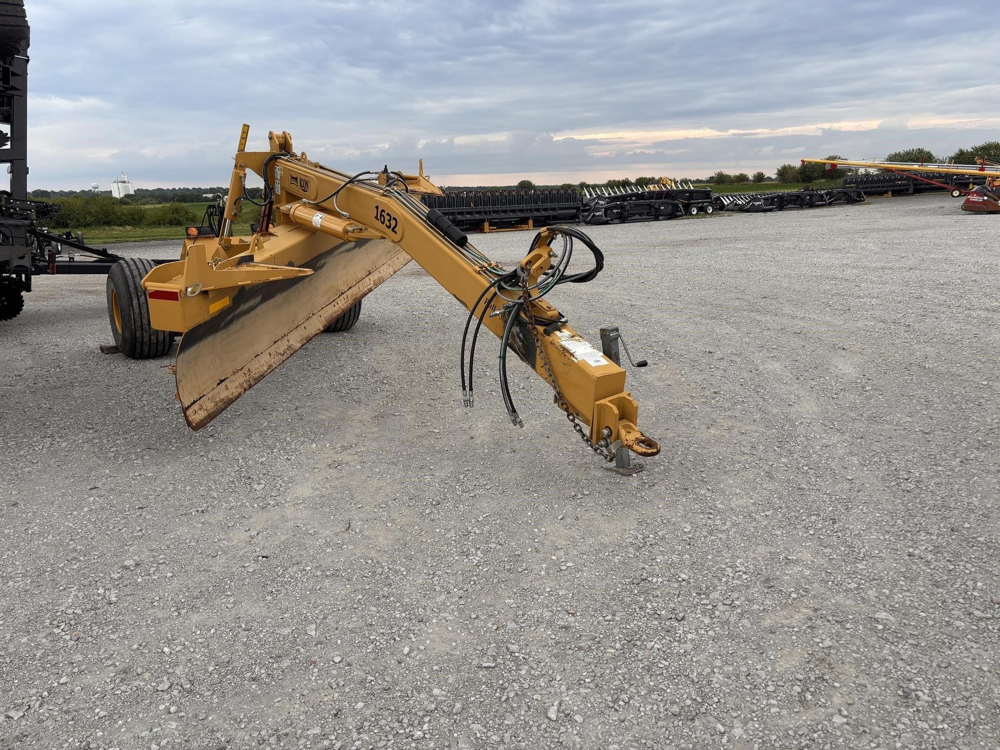 Landoll 1632 Equipment Image0