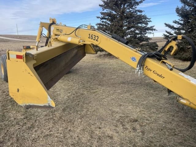 Image of Landoll 1632 equipment image 1