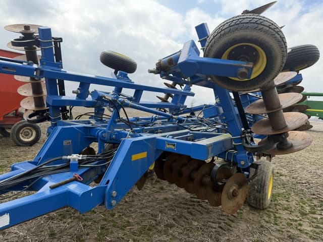 Image of Landoll 6230 equipment image 2