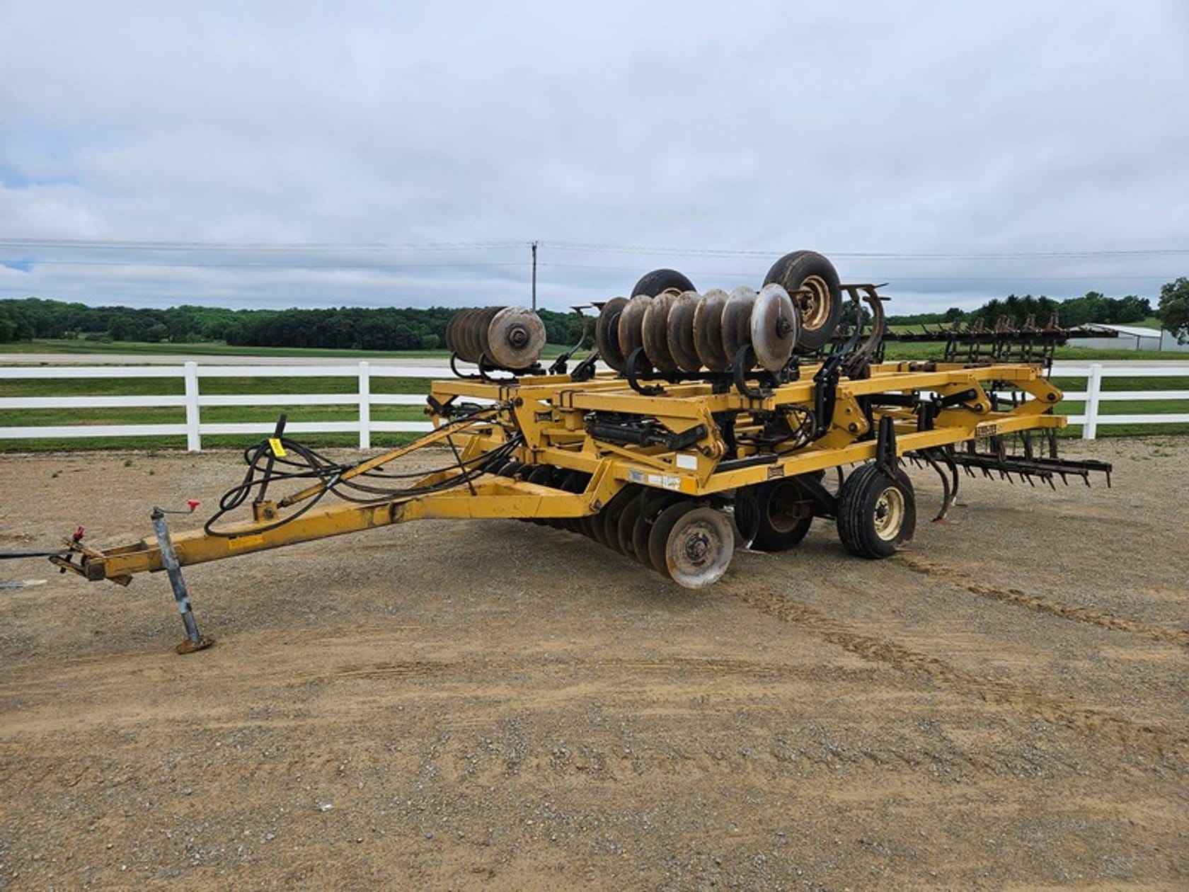 Landoll Tilloll Equipment Image0