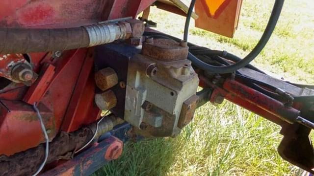 Image of International Harvester 1460 equipment image 3