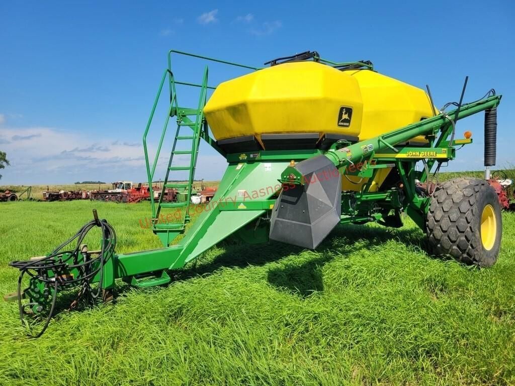 John Deere 1860 Equipment Image0