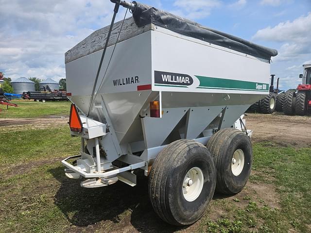 Image of Willmar Super 800 equipment image 3