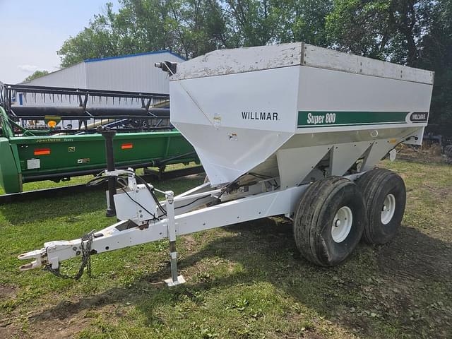 Image of Willmar Super 800 equipment image 1