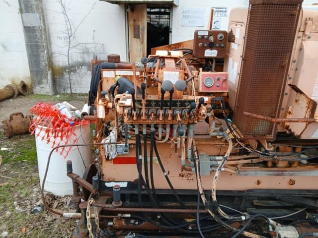 Image of LeeBoy 1000B equipment image 2