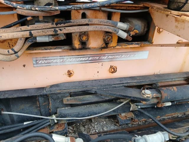 Image of LeeBoy 1000B equipment image 3