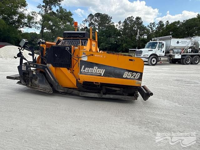 Image of LeeBoy 8520 equipment image 3