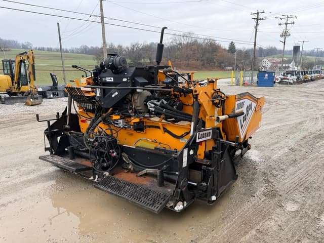 Image of LeeBoy 1000F equipment image 4