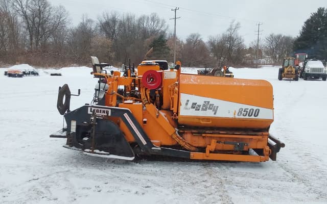 Image of LeeBoy 8500 equipment image 4