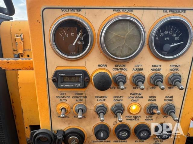 Image of LeeBoy L8500T equipment image 4