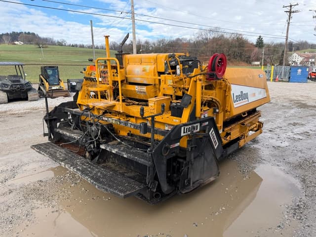 Image of LeeBoy 8500 equipment image 4