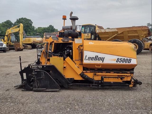 Image of LeeBoy 8500B equipment image 2