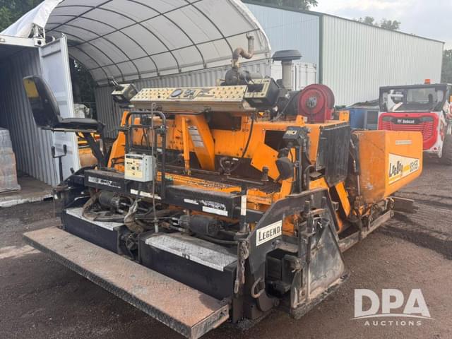 Image of LeeBoy 8515B equipment image 1