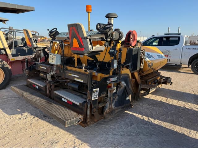 Image of LeeBoy 8515B equipment image 3