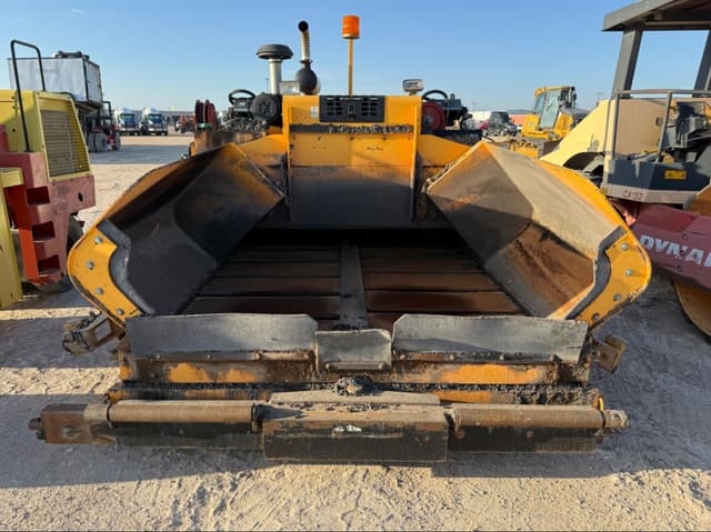 Image of LeeBoy 8515B equipment image 2