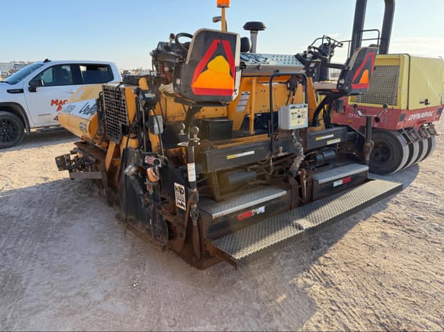 Image of LeeBoy 8515B equipment image 4