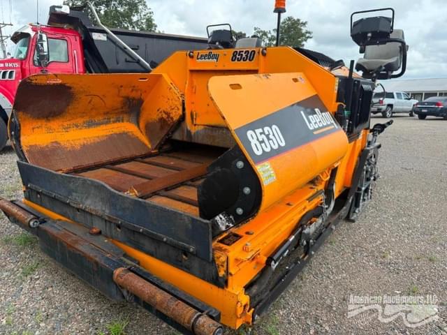 Image of LeeBoy 8530 equipment image 2