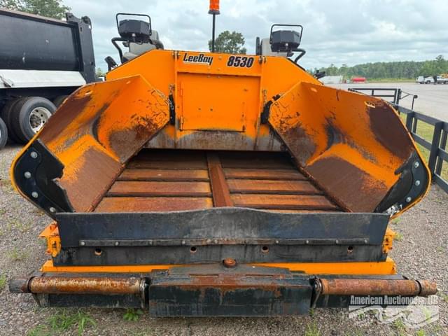 Image of LeeBoy 8530 equipment image 1