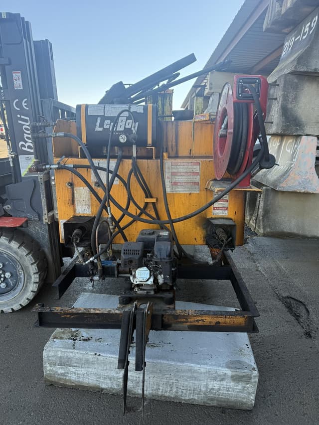 Image of LeeBoy L5000T equipment image 1