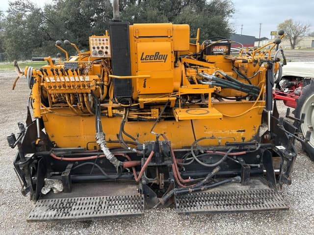 Image of LeeBoy 1000F equipment image 2