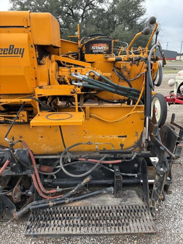 Image of LeeBoy 1000F equipment image 4