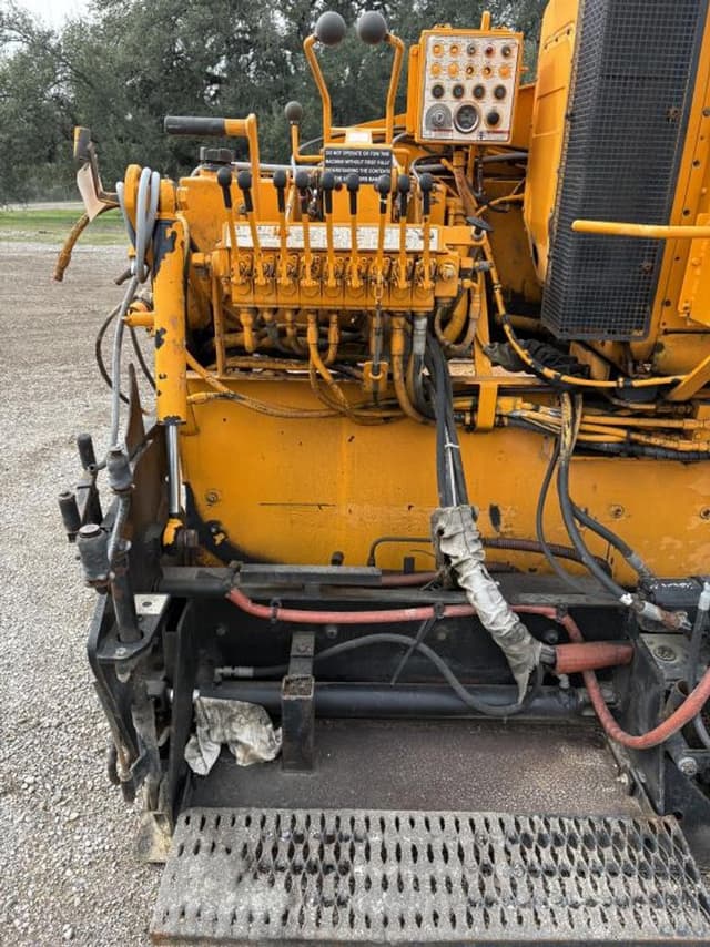 Image of LeeBoy 1000F equipment image 3