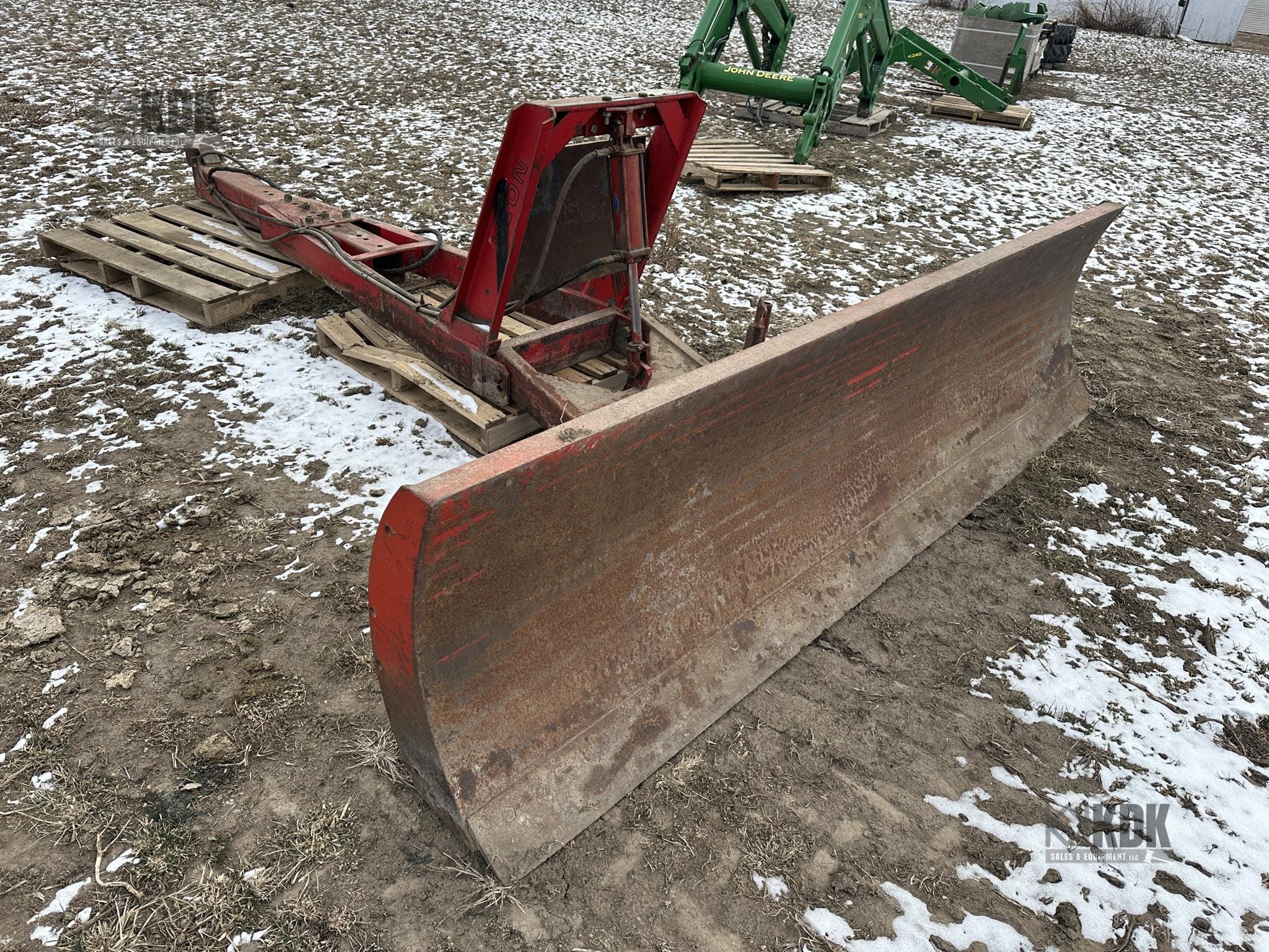 Leon 770 Equipment Image0