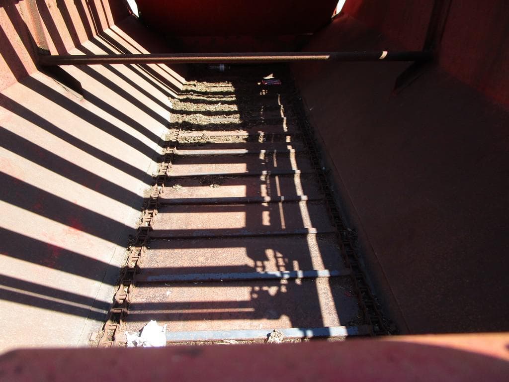 Lewis Brothers Poultry Housekeeper Manure Handling Poultry Litter