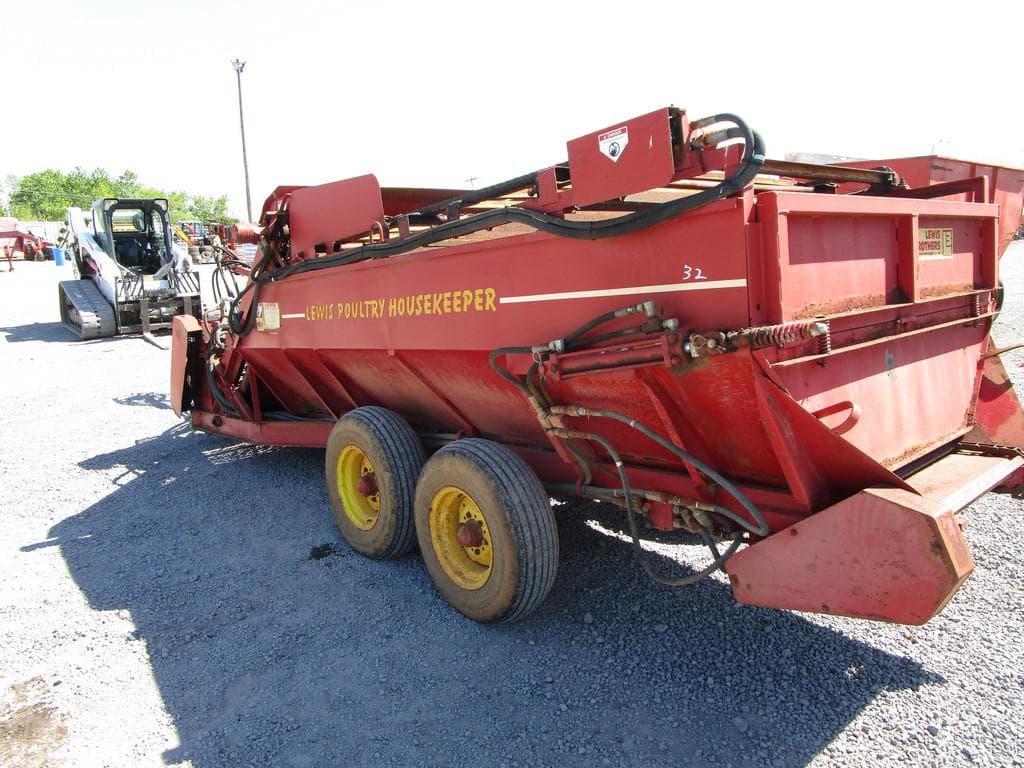 Lewis Brothers Poultry Housekeeper Manure Handling Poultry Litter