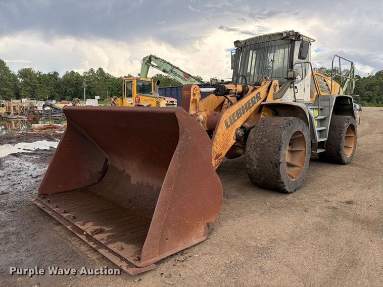 Liebherr 566 Equipment Image0