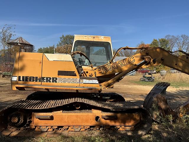 Image of Liebherr R902LC equipment image 1