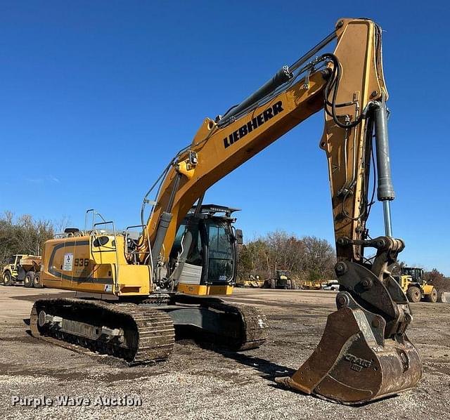 Image of Liebherr 936 equipment image 2