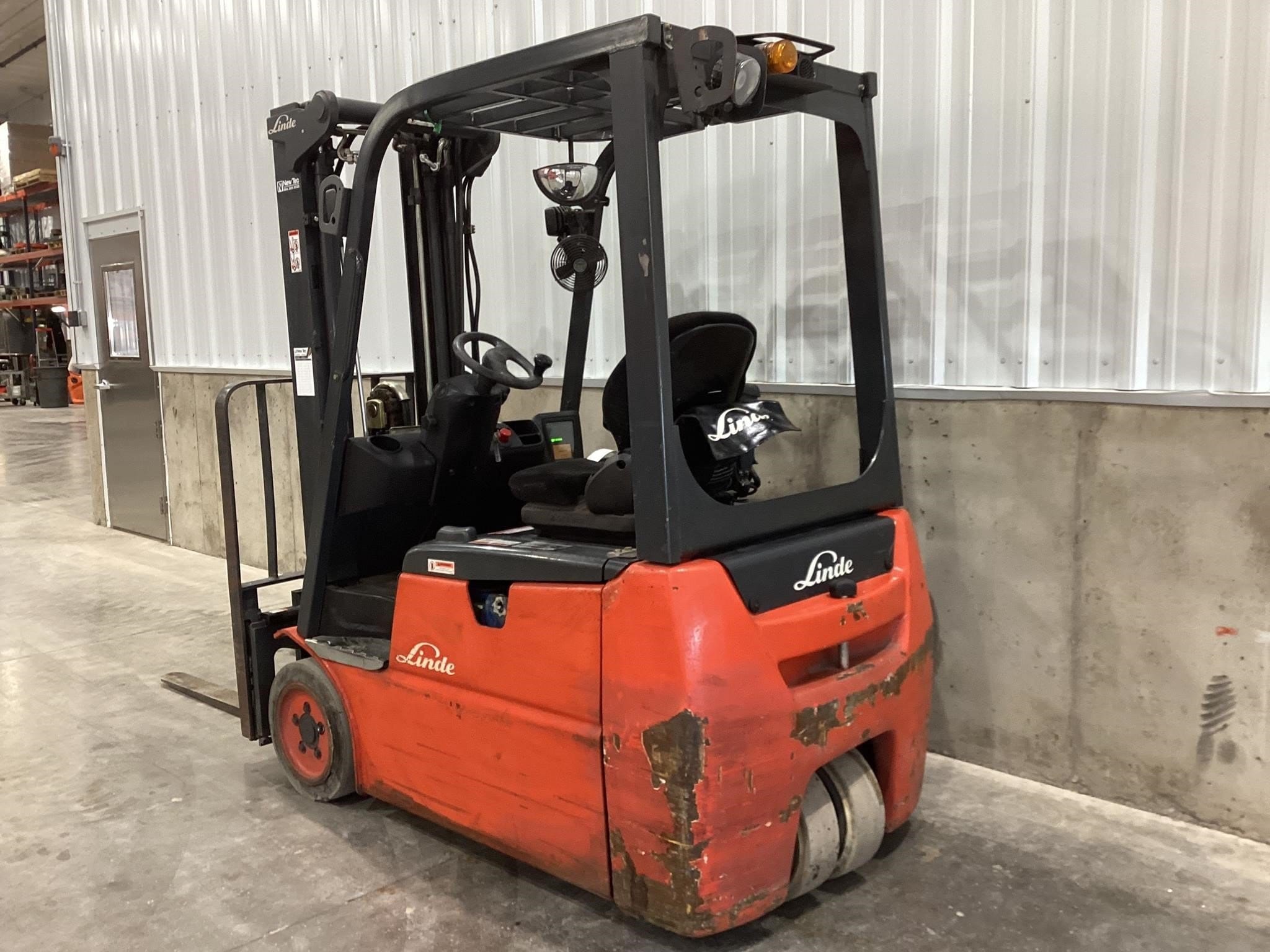 2016 Linde E18 Equipment Image0