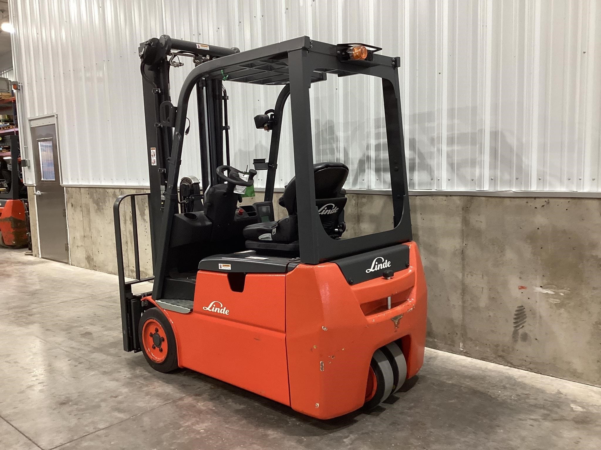 2023 Linde E18 Equipment Image0