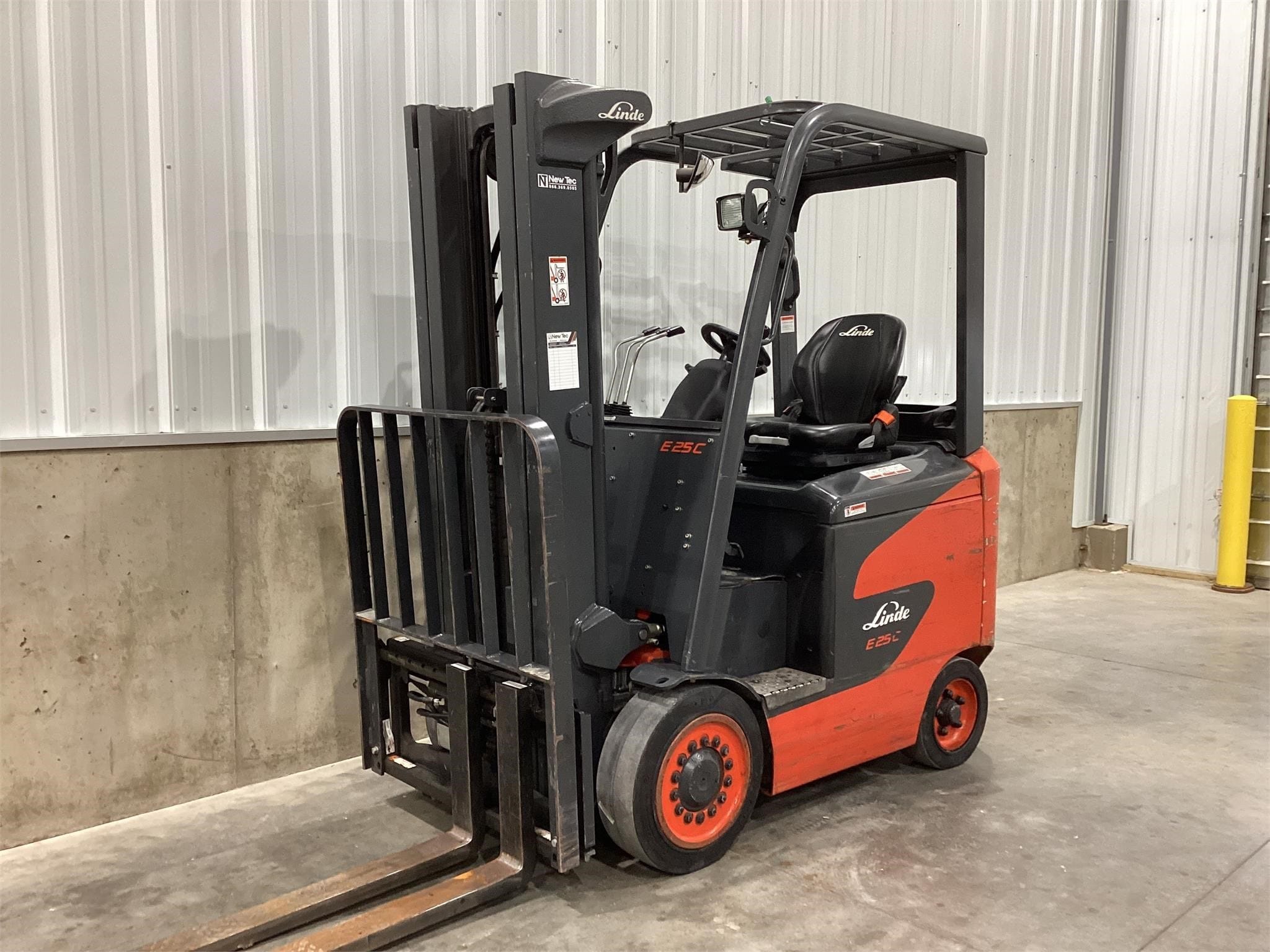 2018 Linde E25C Equipment Image0