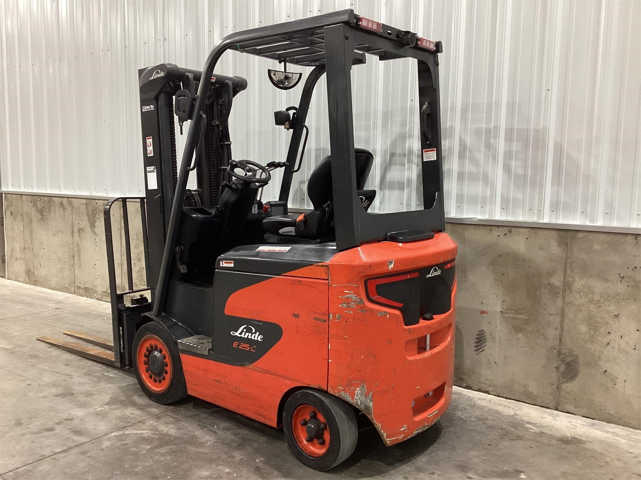 2018 Linde E25C Equipment Image0