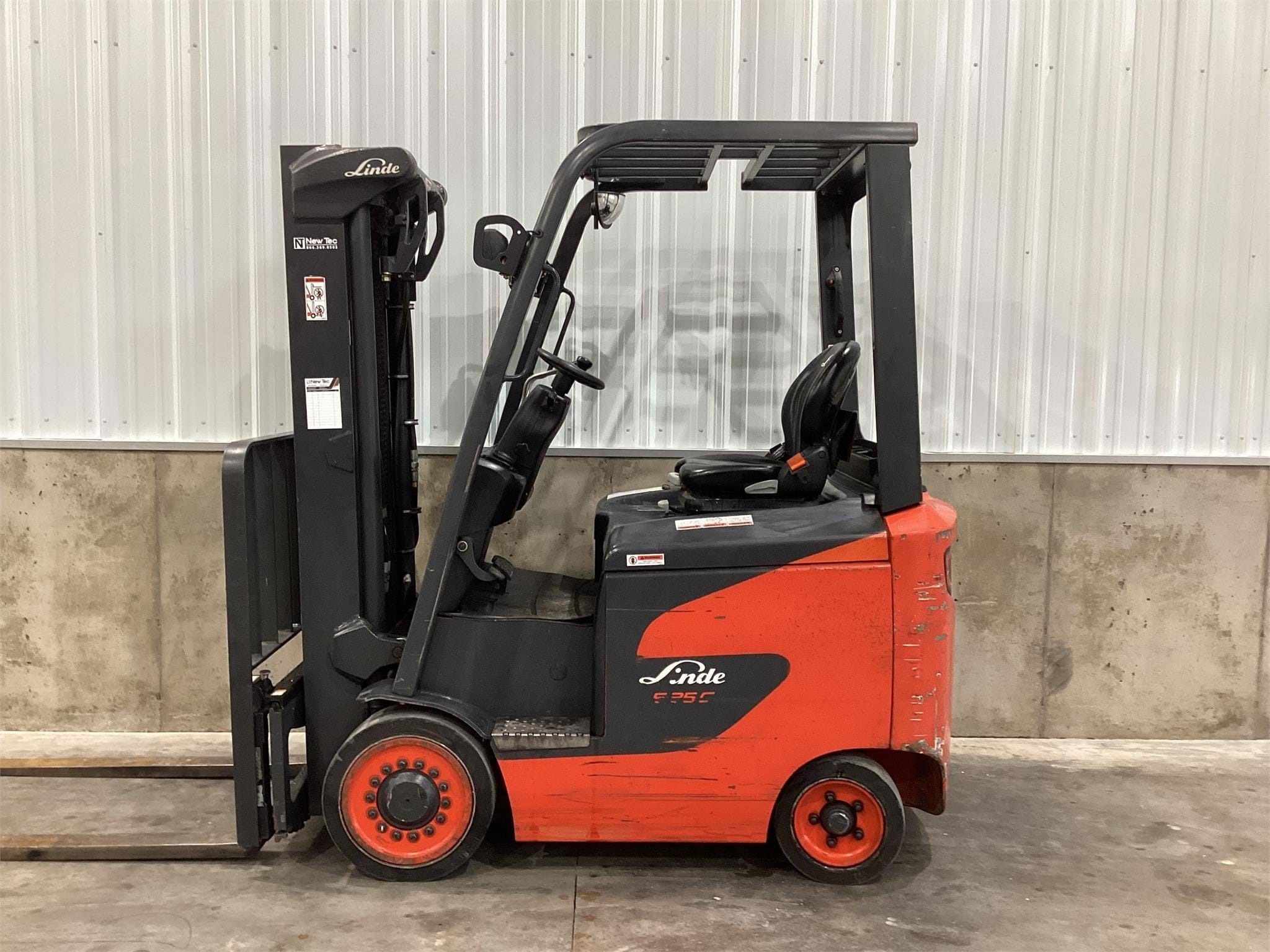 2018 Linde E25C Equipment Image0