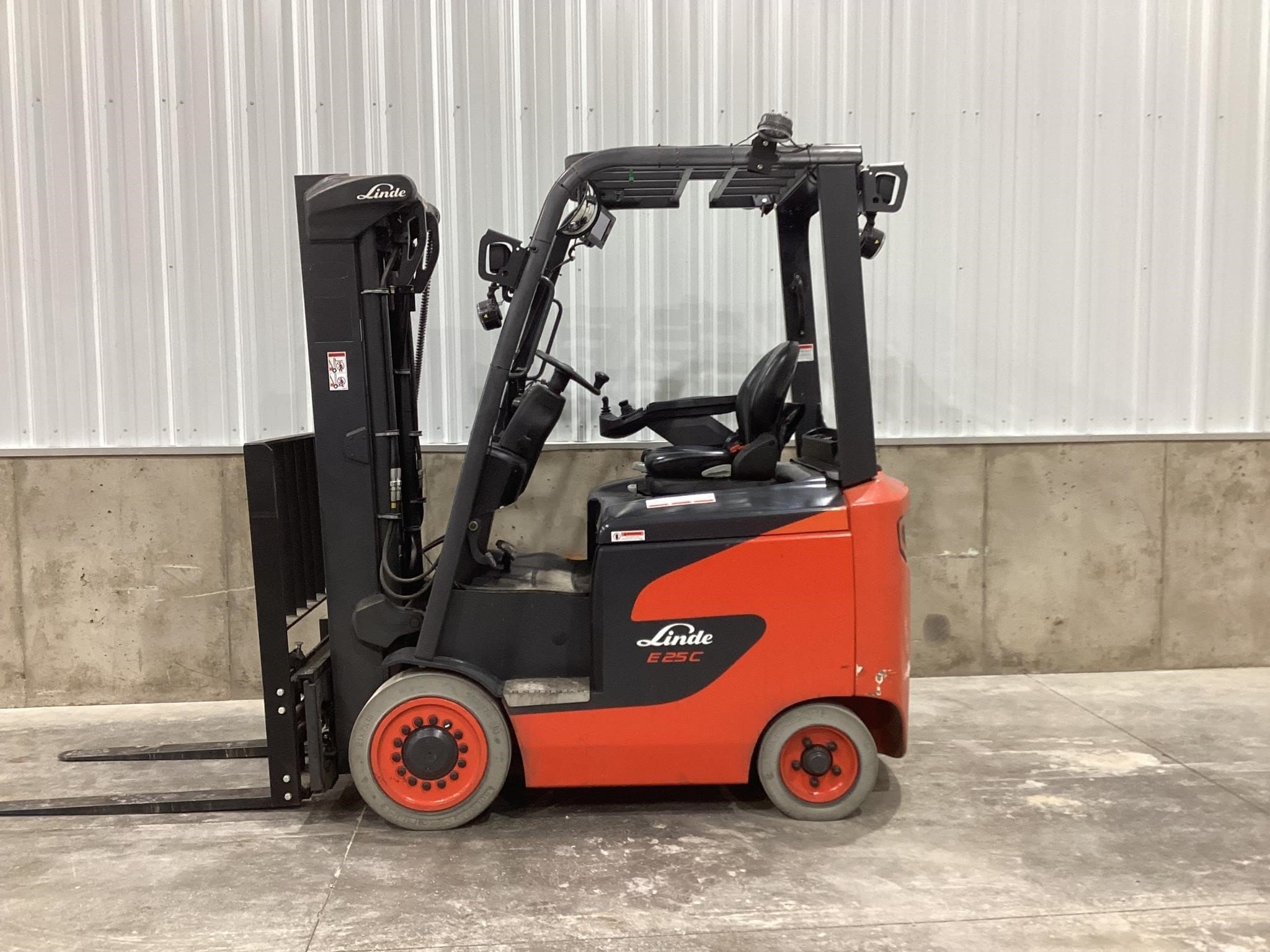 2019 Linde E25C Equipment Image0