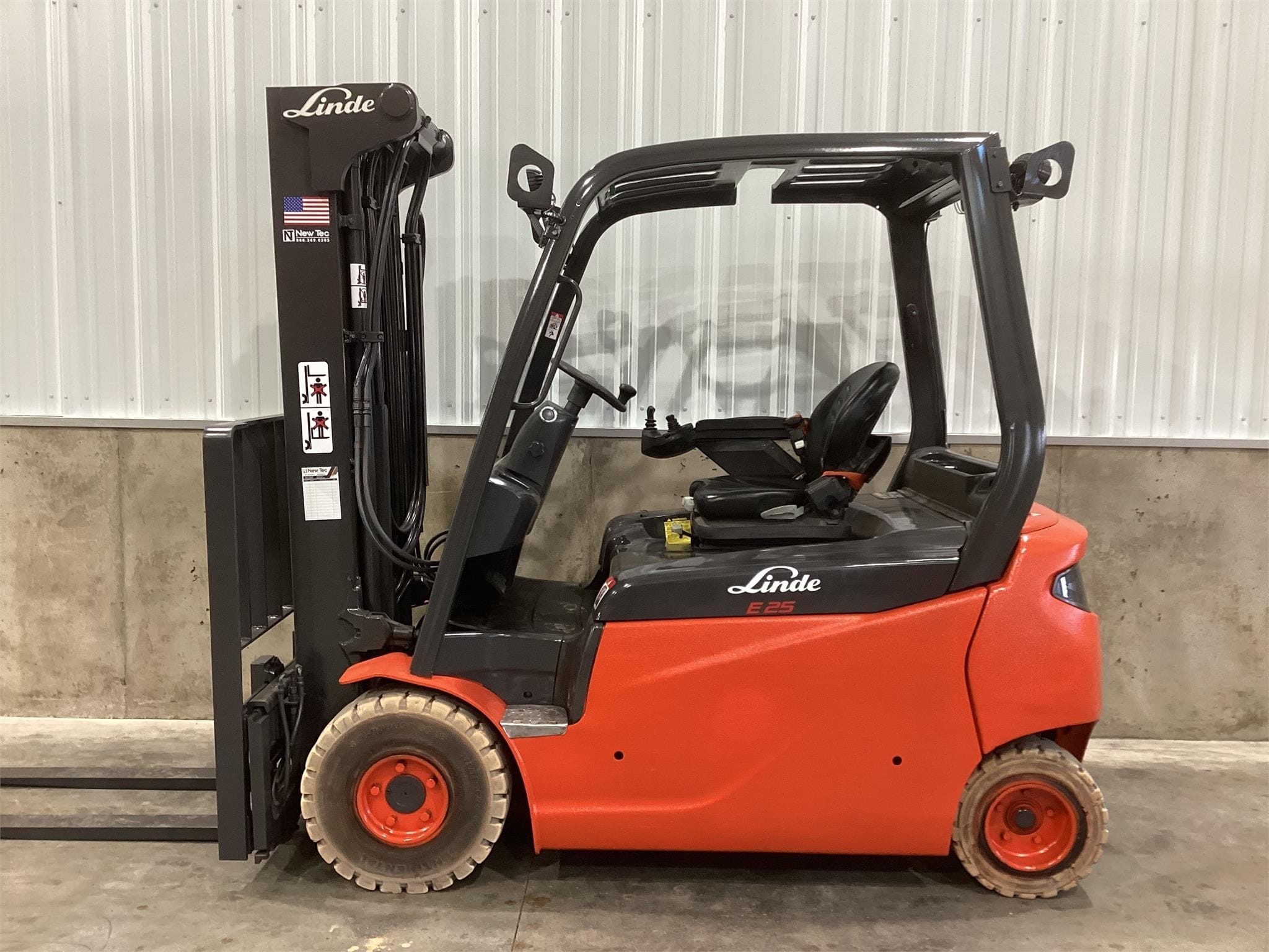 2016 Linde E25 Equipment Image0