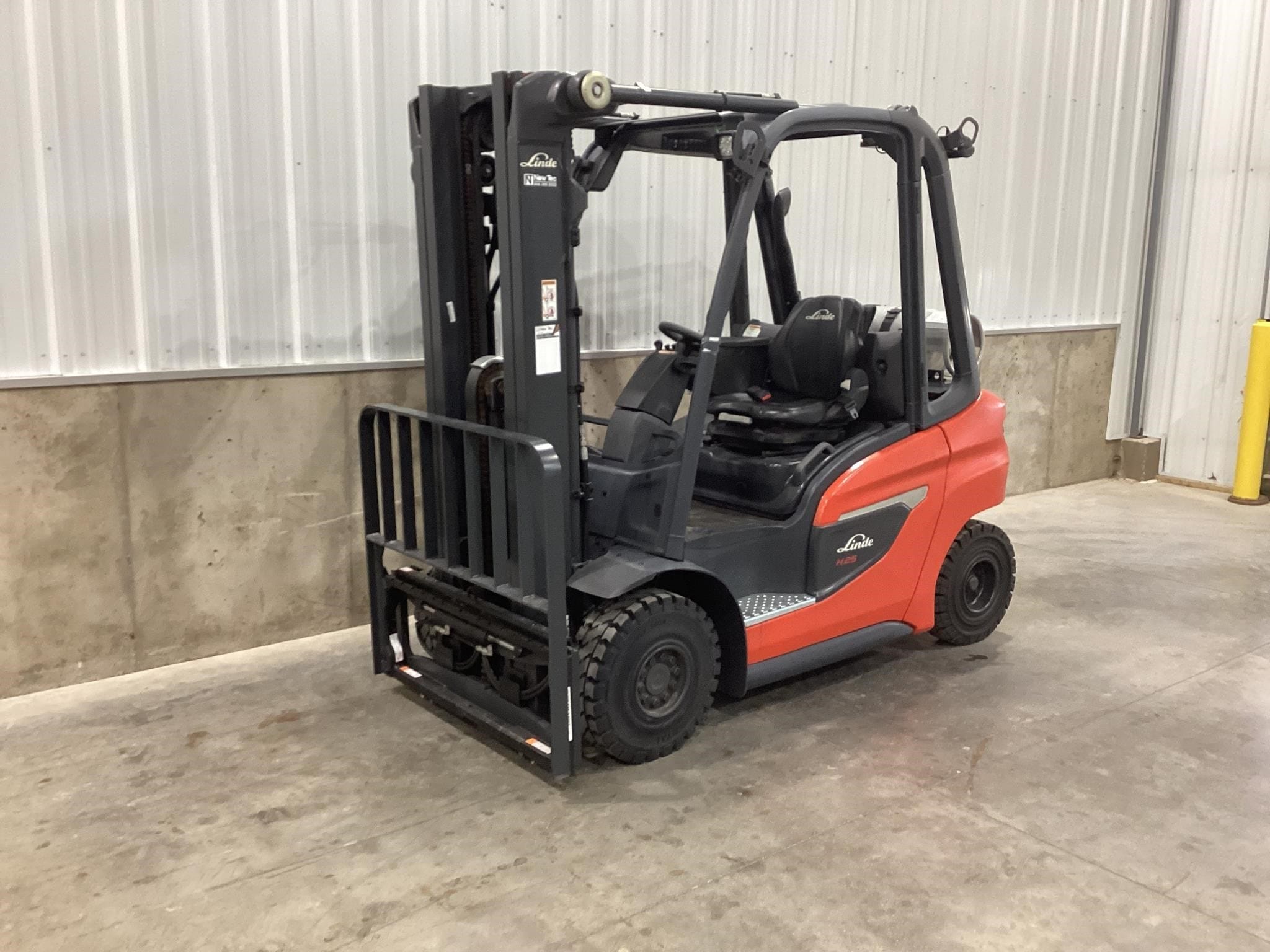 2022 Linde H25T Equipment Image0