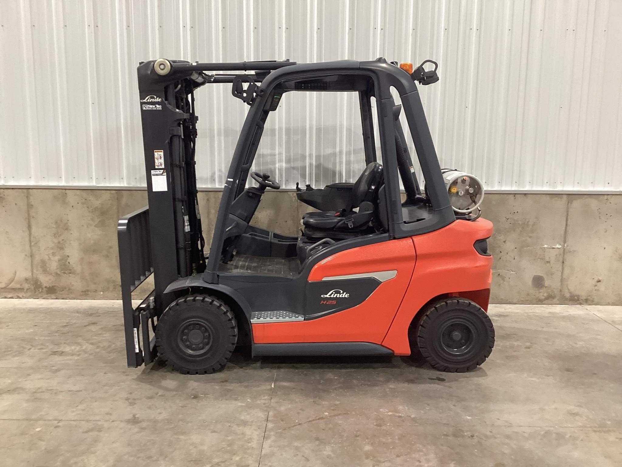 2022 Linde H25T Equipment Image0