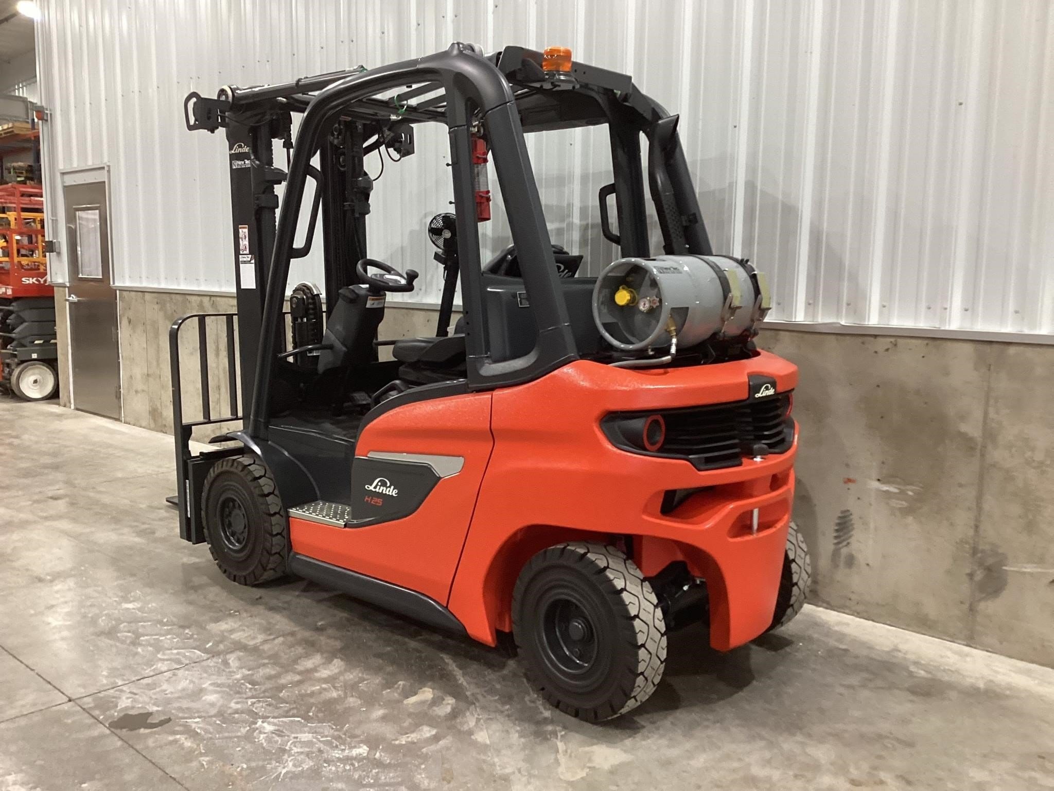 2023 Linde H25T Equipment Image0