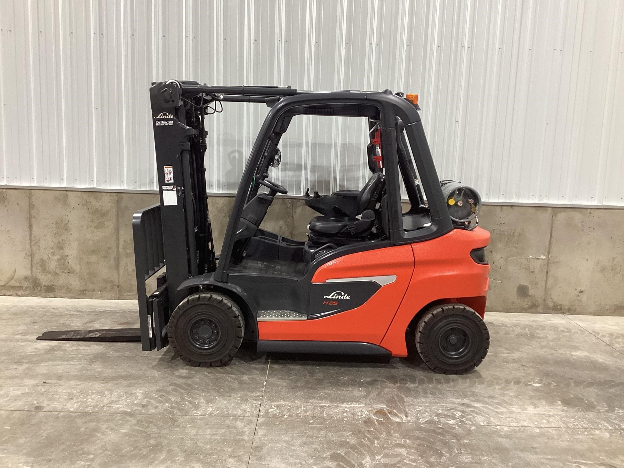 2023 Linde H25T Equipment Image0