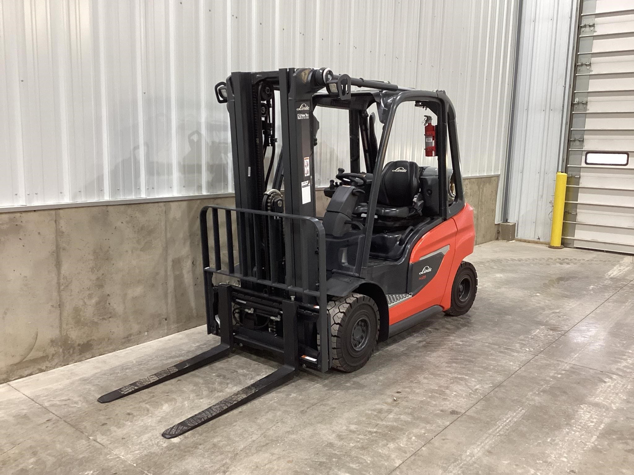 2023 Linde H25T Equipment Image0