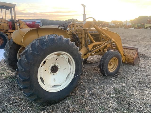 Image of International Harvester 340 equipment image 3