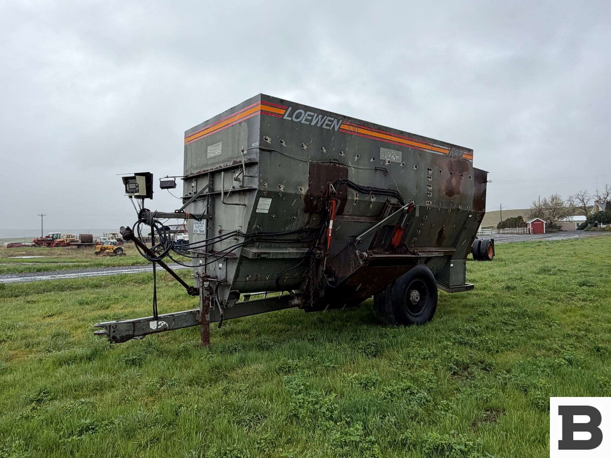 1998 Loewen 687  Equipment Image0