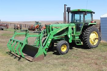 1983 John Deere 4440 Equipment Image0